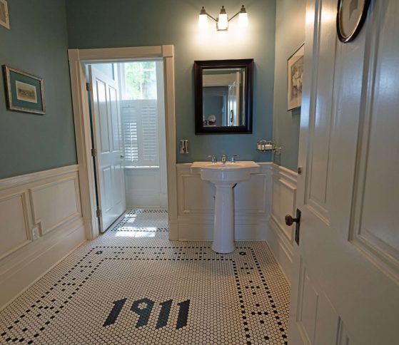 Fort McIntosh bathroom
