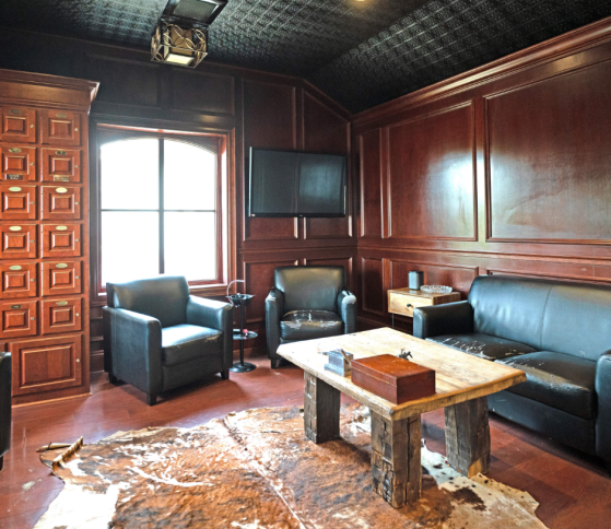 Fort McIntosh cigar room